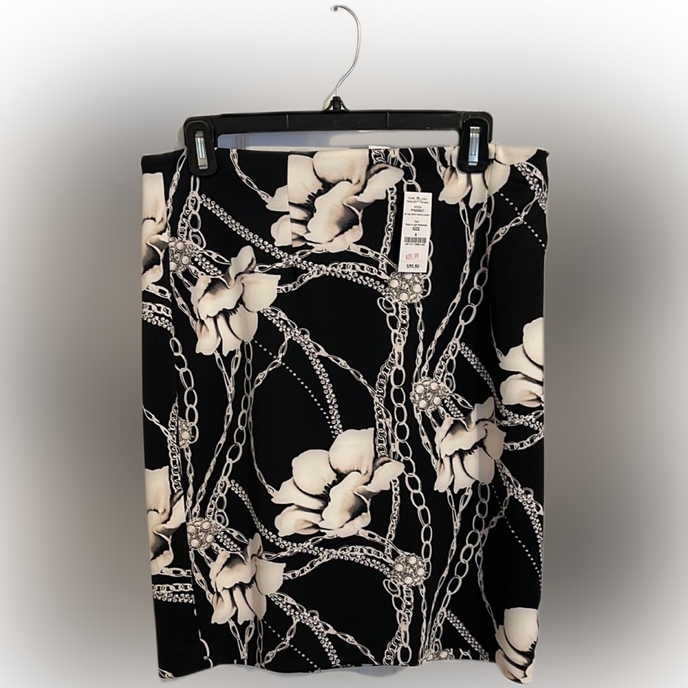 NWT White House Black Market Skirt Size 6